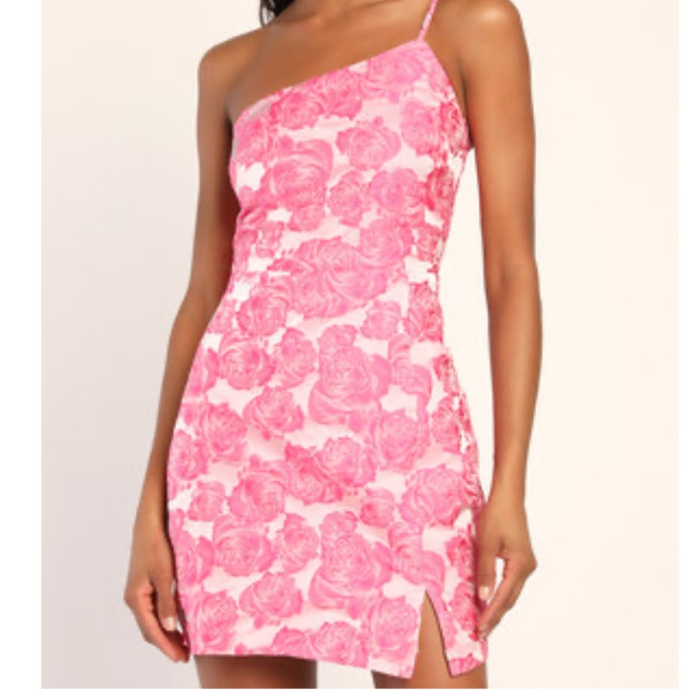 Lulu’s pink Jacquard floral dress